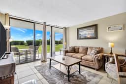 Oceanfront Apartment with Beach Access & Hot Tub