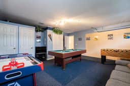 Pool & Game Room!  4-BR Retreat Near Disney Parks