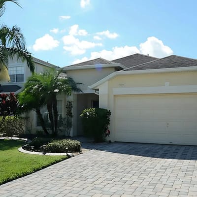 Lakefront Villa Pool, Spa  Near Disney!
