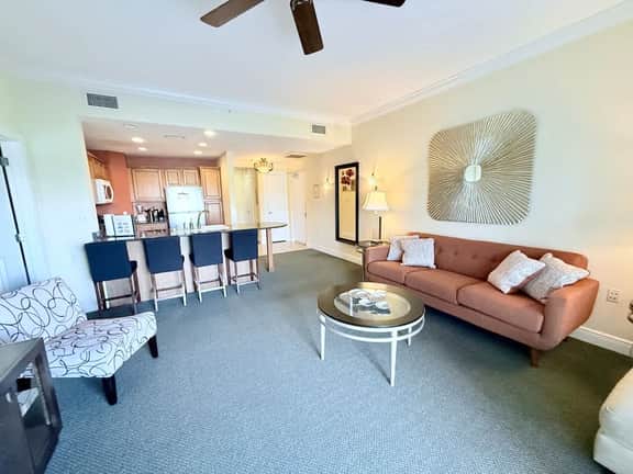 Neat condo close to Disney