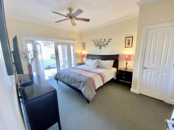 Neat condo close to Disney
