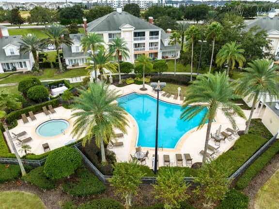 Neat condo close to Disney
