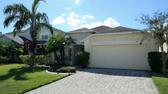 Lakefront Villa Pool, Spa  Near Disney!